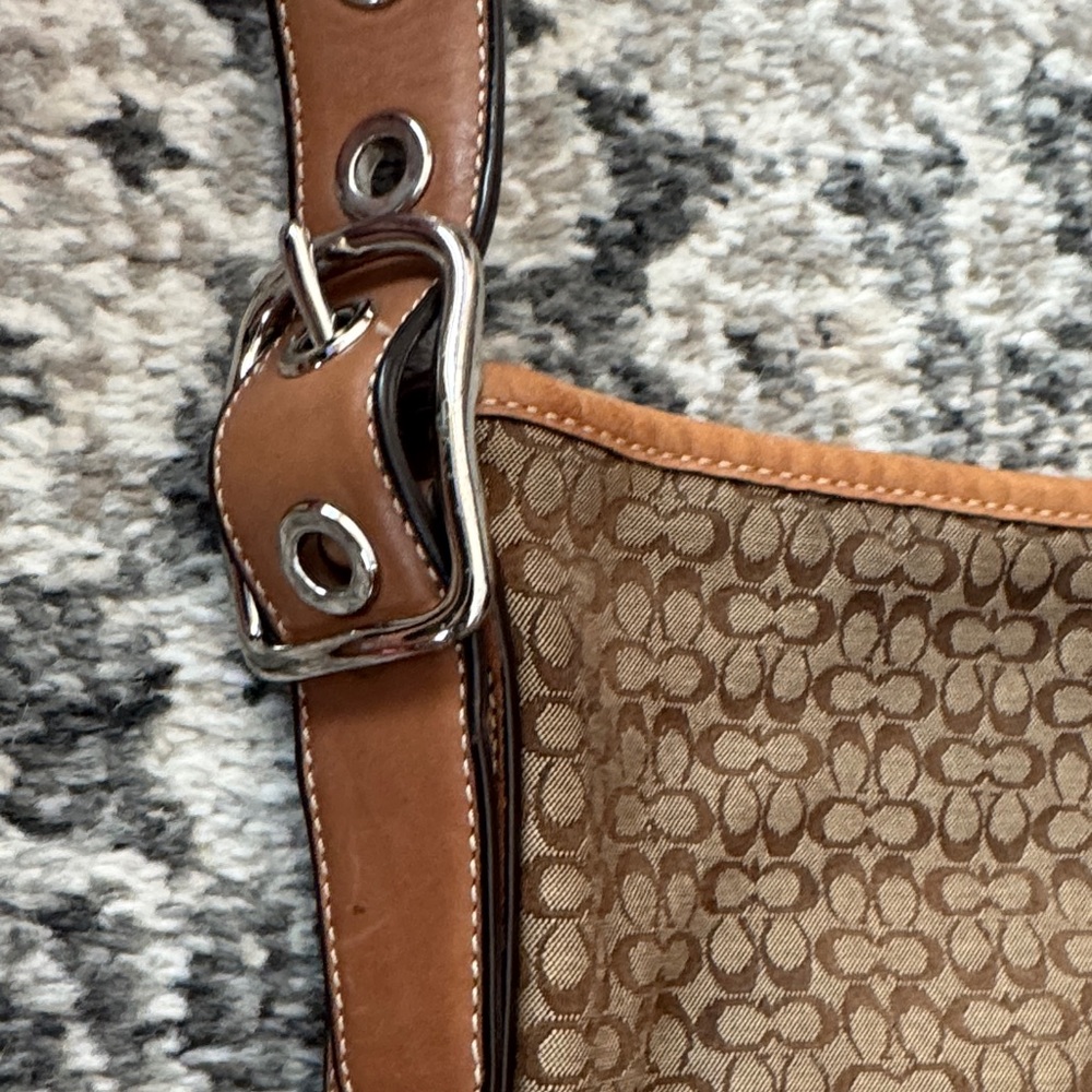 Vintage Coach Tan and Brown Signature Shoulder Bag - Picture 5 of 8
